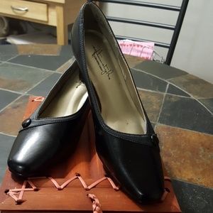 SOFT STYLES LADIES SHOES